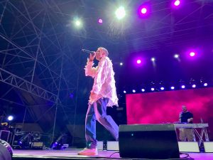 Sangiovanni: la “mia” Lecce che porta bene. Dal palco ai ragazzi: “Parlate dei vostri problemi” - Corriere Salentino