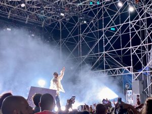 Sangiovanni: la “mia” Lecce che porta bene. Dal palco ai ragazzi: “Parlate dei vostri problemi” - Corriere Salentino