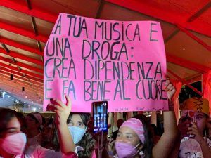 Sangiovanni: la “mia” Lecce che porta bene. Dal palco ai ragazzi: “Parlate dei vostri problemi” - Corriere Salentino