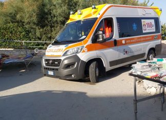 Malore fatale durante un bagno in mare, finisce in tragedia la vacanza nel Salento di un 85enne