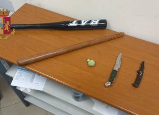 Controlli a tappeto: denunce e sequestri. In cinque in auto con mazze da baseball e coltelli