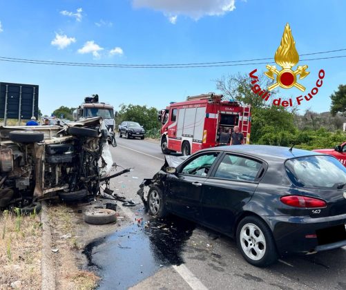 Schianto frontale sulla 274 tra auto e furgone, un ferito grave: corsa in ospedale con “codice rosso” - Corriere Salentino