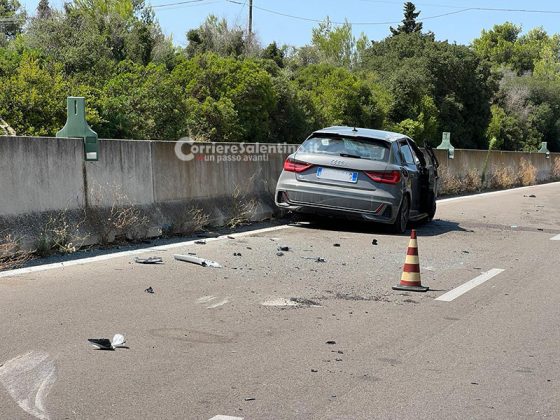 Urta il furgone a bordo strada e si ribalta: paura per un 24enne sulla Lecce-San Cataldo - Corriere Salentino