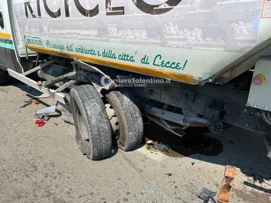 Urta il furgone a bordo strada e si ribalta: paura per un 24enne sulla Lecce-San Cataldo - Corriere Salentino