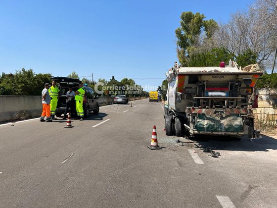 Urta il furgone a bordo strada e si ribalta: paura per un 24enne sulla Lecce-San Cataldo - Corriere Salentino