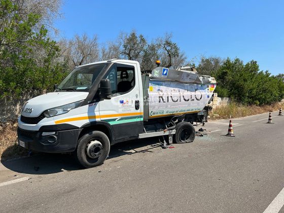 Urta il furgone a bordo strada e si ribalta: paura per un 24enne sulla Lecce-San Cataldo - Corriere Salentino