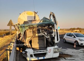 Schianto in tangenziale tra mezzi pesanti, corsa in ospedale per uno dei conducenti. E sulla 101 auto si ribalta all’alba