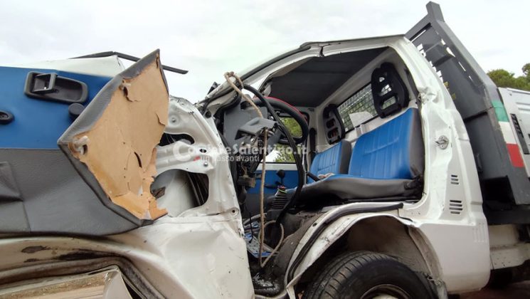 Scontro tra Apecar e furgone in periferia: 45enne estratto dalle lamiere e trasportato in ospedale - Corriere Salentino