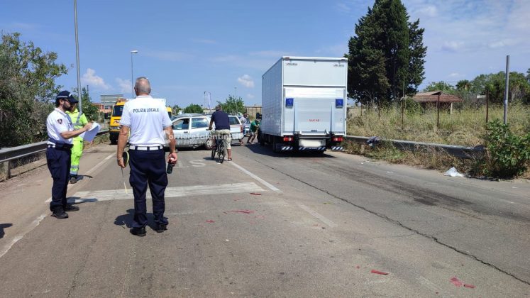 Schianto all'incrocio, tre mezzi coinvolti e tre feriti: corsa in ospedale anche per un bimbo di 9 anni - Corriere Salentino