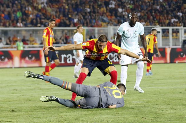 Un Lecce impavido, senza difesa e tutto cuore spaventa l’Inter, che passa solo allo scadere - Corriere Salentino
