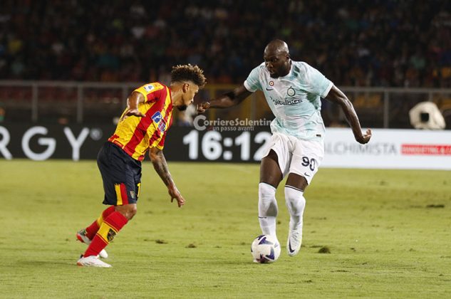 Un Lecce impavido, senza difesa e tutto cuore spaventa l’Inter, che passa solo allo scadere - Corriere Salentino