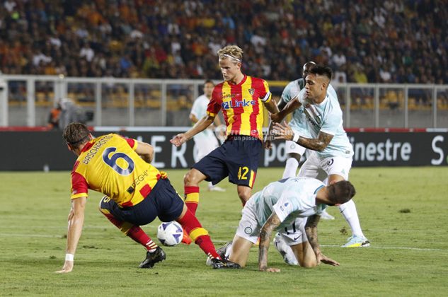 Un Lecce impavido, senza difesa e tutto cuore spaventa l’Inter, che passa solo allo scadere - Corriere Salentino