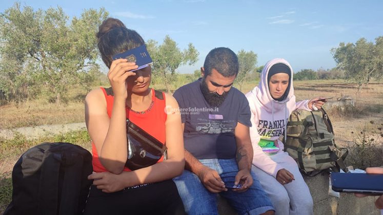 Sbarcano sul litorale con motopescherecci: rintracciato a terra gruppo di migranti - Corriere Salentino