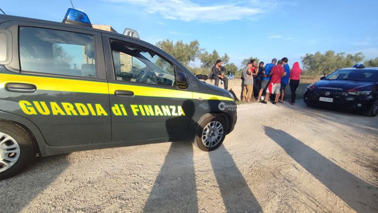 Sbarcano sul litorale con motopescherecci: rintracciato a terra gruppo di migranti - Corriere Salentino