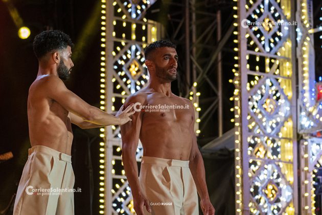 Notte della Taranta con i nuovi volti del pop, da Madame a Stromae, fino a Pericolo. Elodie energia pura. Samuele Bersani canta in dialetto: “Cazziato per la zeta” - Corriere Salentino