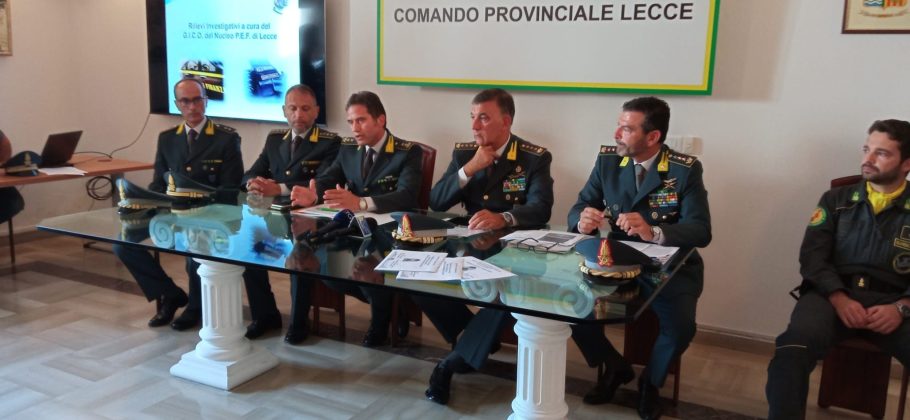 Intercettati su un'imbarcazione a vela con una tonnellata di marijuana: cinque arresti - Corriere Salentino