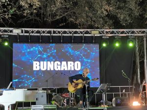 Benvenuta vendemmia in notturna: di notte la terra non brucia. Ieri sera la grande manifestazione di Cantine Due Palme: sul palco Bungaro - Corriere Salentino