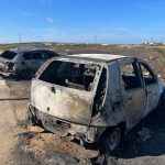 Il fuoco brucia terreno incolto e avvolge tre auto: danni ingenti - Corriere Salentino