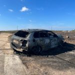 Il fuoco brucia terreno incolto e avvolge tre auto: danni ingenti - Corriere Salentino