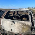 Il fuoco brucia terreno incolto e avvolge tre auto: danni ingenti - Corriere Salentino