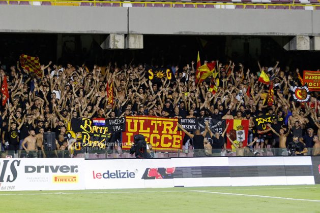Il Lecce sbanca l’Arechi con una “magia” di Strefezza: tre punti d’oro per i giallorossi - Corriere Salentino