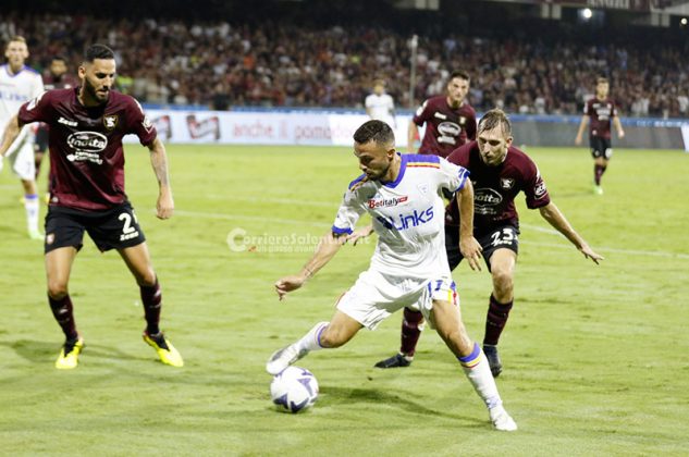 Il Lecce sbanca l’Arechi con una “magia” di Strefezza: tre punti d’oro per i giallorossi - Corriere Salentino