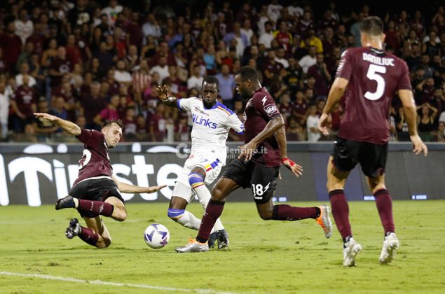 Il Lecce sbanca l’Arechi con una “magia” di Strefezza: tre punti d’oro per i giallorossi - Corriere Salentino