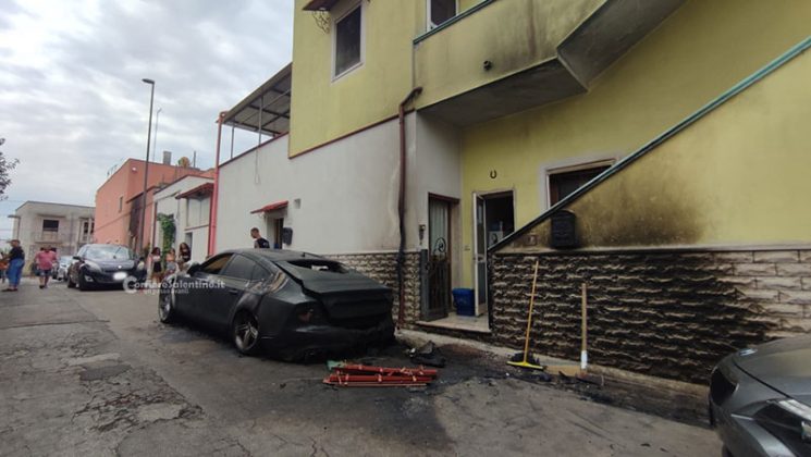 Notte di fuoco nel basso Salento, bruciano tre auto ed un furgone: atto doloso, filmati al vaglio - Corriere Salentino