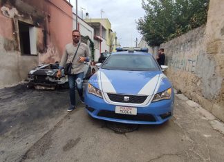 Notte di fuoco nel basso Salento, bruciano tre auto ed un furgone: atto doloso, filmati al vaglio
