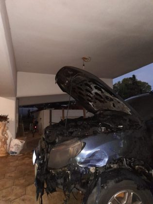 Misterioso attentato, alle fiamme l’auto di un operaio e della compagna - Corriere Salentino