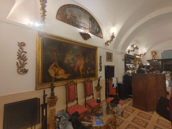 Inaugurazione Cafferia Benarte di Luciano Tregiari a Lecce di fronte a Palazzo dei Celestini. Bere immersi tra le opere d'arte - Corriere Salentino