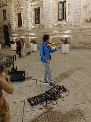 Inaugurazione Cafferia Benarte di Luciano Tregiari a Lecce di fronte a Palazzo dei Celestini. Bere immersi tra le opere d'arte - Corriere Salentino