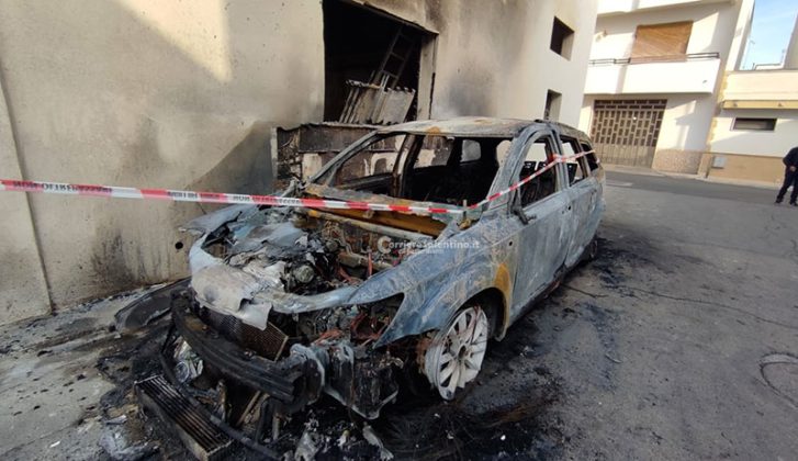 Doppio raid nel basso Salento: alle fiamme auto di vicecomandante carabinieri e centro estetico - Corriere Salentino
