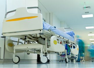 Bimba muore prima del parto, esposto di una coppia di genitori: “Ecografista ci diceva di stare zitti”