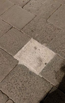 I “rattoppi” di Piazza Sant’Oronzo allarmano i leccesi, ma l’assessore Nuzzaci rassicura: “È momentaneo per ragioni di sicurezza” - Corriere Salentino