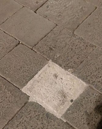 I “rattoppi” di Piazza Sant’Oronzo allarmano i leccesi, ma l’assessore Nuzzaci rassicura: “È momentaneo per ragioni di sicurezza” - Corriere Salentino