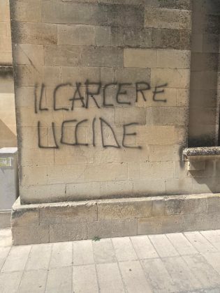 Scritte contro l'Antimafia nella giornata dedicata a Montinaro. La denuncia del sindaco: "Atto grave e incivile" - Corriere Salentino