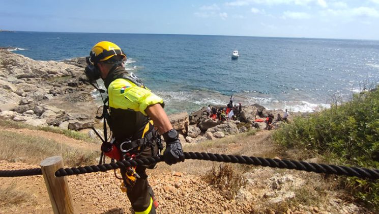 Cade sugli scogli e riporta traumi e fratture, turista tratto in salvo a Punta Ristola - Corriere Salentino