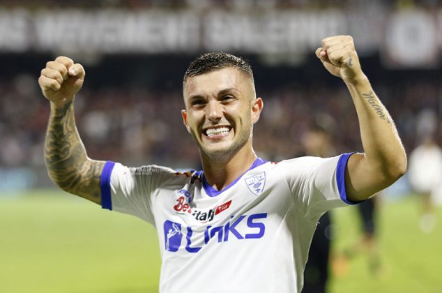 Il Lecce sbanca l’Arechi con una “magia” di Strefezza: tre punti d’oro per i giallorossi - Corriere Salentino