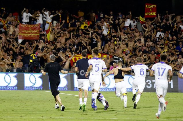 Il Lecce sbanca l’Arechi con una “magia” di Strefezza: tre punti d’oro per i giallorossi - Corriere Salentino