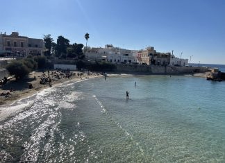 I salentini a mare tra ottobre e novembre: spiagge prese d’assalto anche questa domenica
