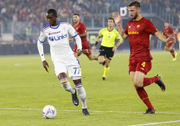 Lecce, all’Olimpico prova d’orgoglio, resta in 10 e va in gol con Strefezza, ma non basta - Corriere Salentino