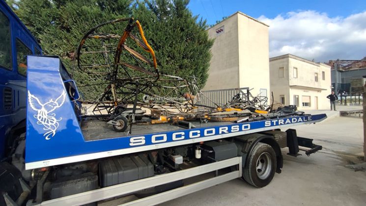 Ultraleggero si schianta in una cava, nulla da fare per il pilota: morto carbonizzato - Corriere Salentino