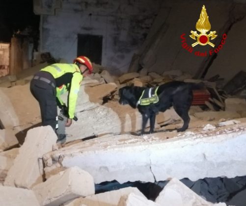 Paura in paese: crolla il solaio di una casa. Detriti per strada, nessun ferito - Corriere Salentino