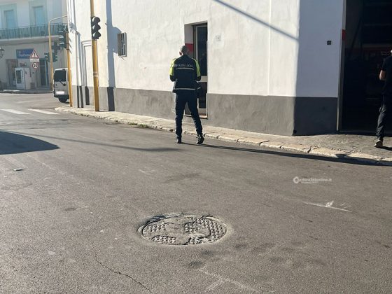 Un’auto lo travolge mentre attraversa la strada, per salvarlo i medici gli amputano mezza gamba: gravissimo un 17enne - Corriere Salentino