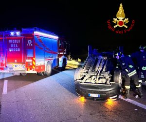 Scontro sulla statale, una delle due auto si ribalta: ferite lievi per una donna - Corriere Salentino