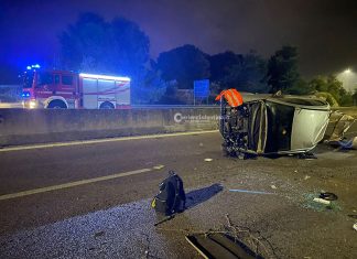 Altro giorno, altro incidente: coppia di ragazzi si ribalta con l’auto in tangenziale, ferite lievi per entrambi