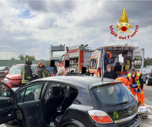 Auto controsenso, altro frontale in tangenziale: due donne finiscono in ospedale - Corriere Salentino