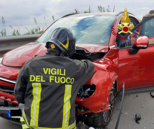Auto controsenso, altro frontale in tangenziale: due donne finiscono in ospedale - Corriere Salentino