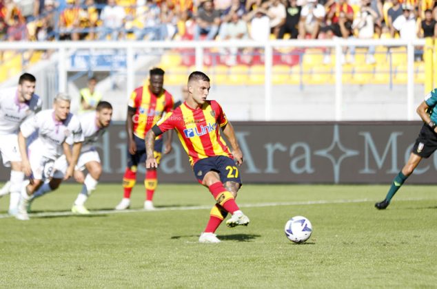 Un Lecce sterile ottiene un pari sofferto, contro la Cremonese decidono due rigori - Corriere Salentino